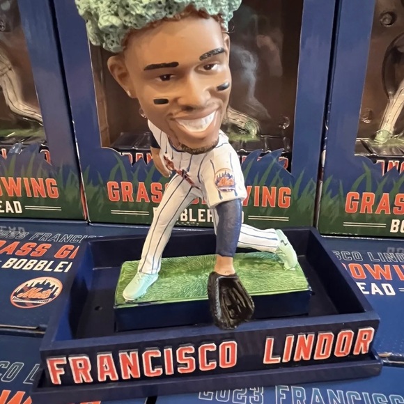 New York Mets Citi SGA 2023 Francisco Lindor Grass Growing Bobblehead - Picture 8 of 16